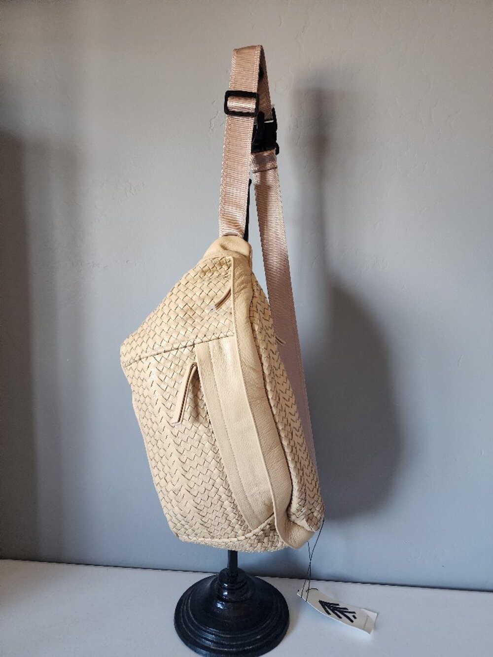 Claramonte Large Sling Bag "NEW" - Picture 9 of 16